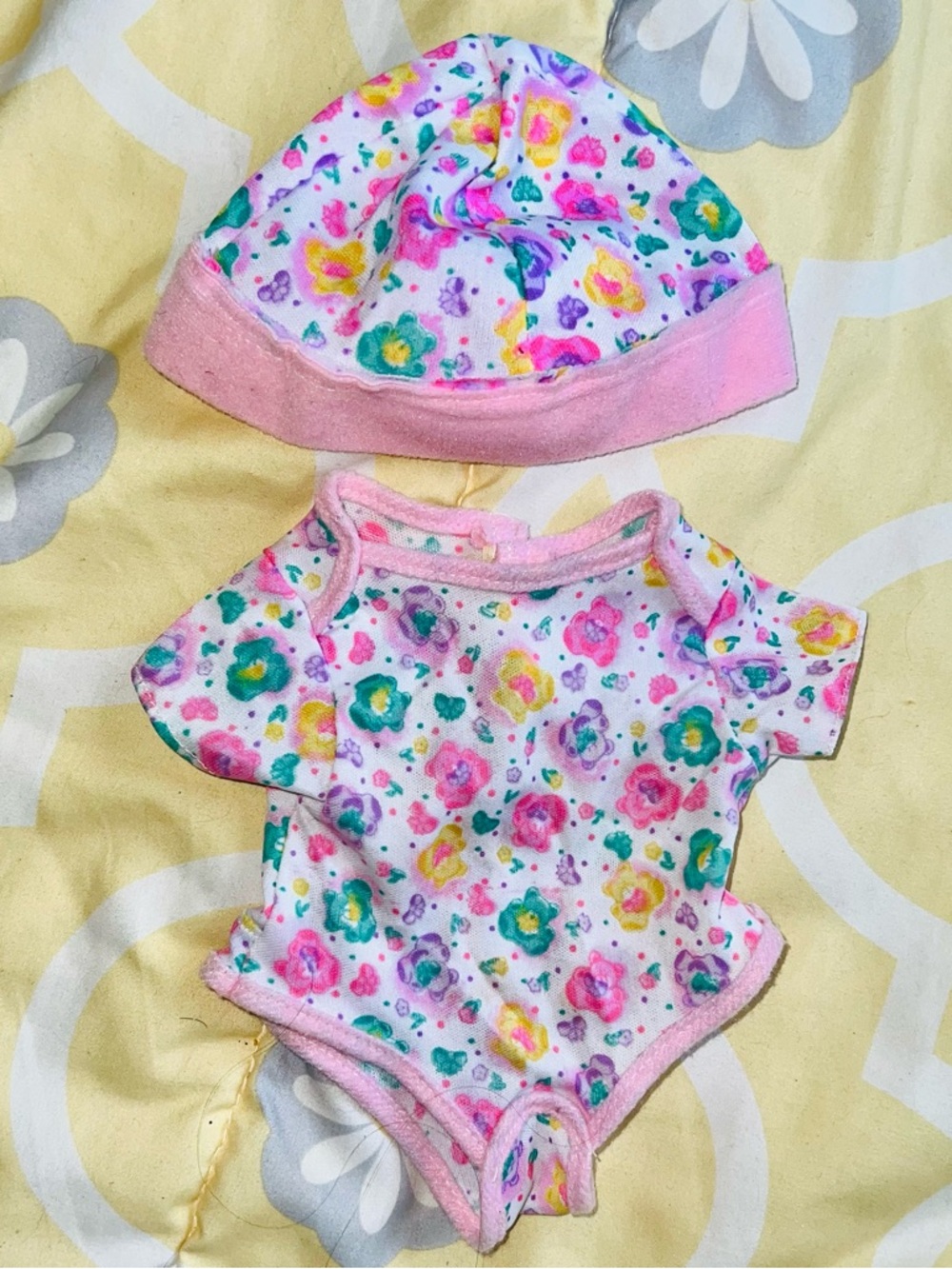 Vintage 2 Piece Pink Floral Baby Doll Matching Outfit Set W/ Hat & Onesie 7”